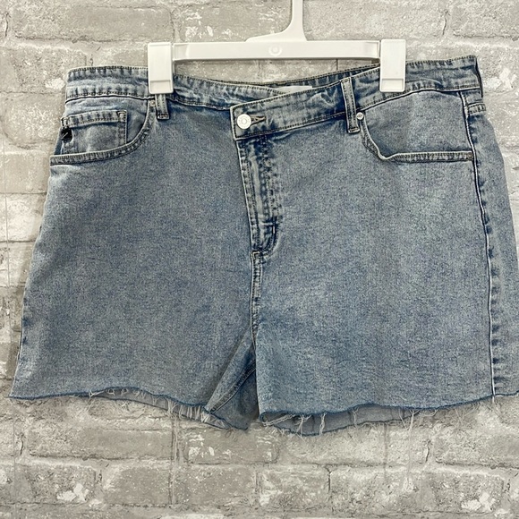 Kancan PAULETTA HIGH RISE CROSS OVER SHORTS - Picture 3 of 7